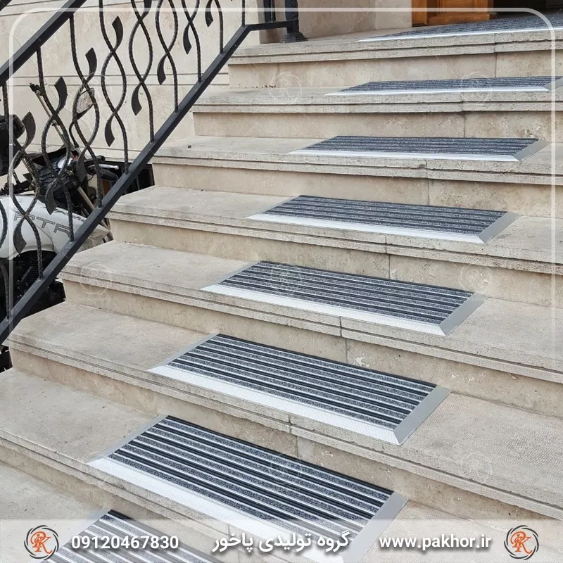 نمونه اجرا شده پادری آلومینیومی شیار دار موکت یک سانتی کد M6